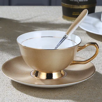Набор от кафе чаши от костен Порцелан, златна проследяване, креативна английска червена чаена чаша, европейската керамични кафеена чаша, чиния, лъжица